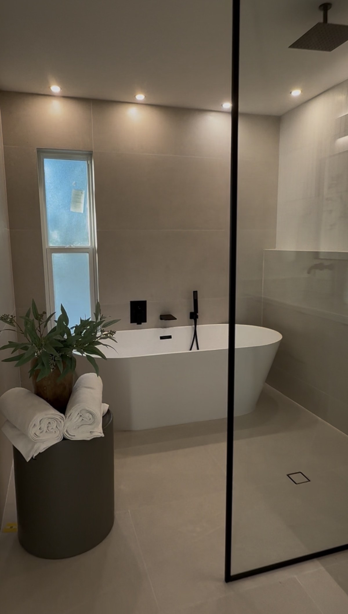 Spa bath with glass shower